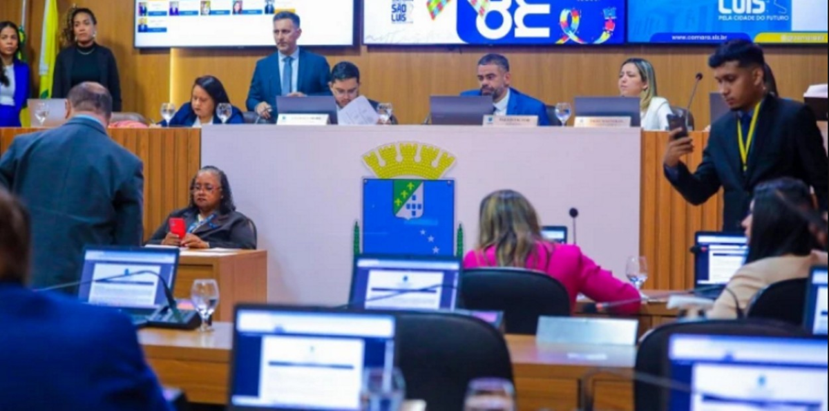 Polêmica em São Luís: Câmara promulga lei que restringe uso de banheiros femininos por mulheres trans