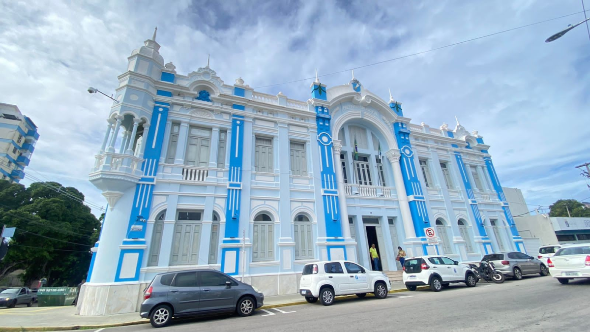 Cabide ou qualificação? Natal cria 350 novos cargos comissionados com salários de até R$ 6,5 mil