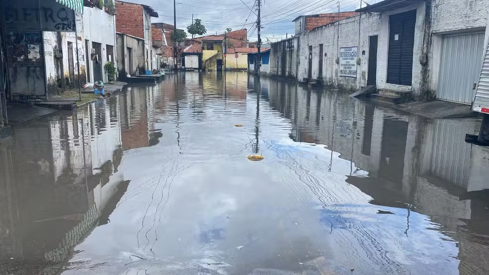 É muita água: Fortaleza registra a maior chuva de 2026 e bairros amanhecem debaixo d’água