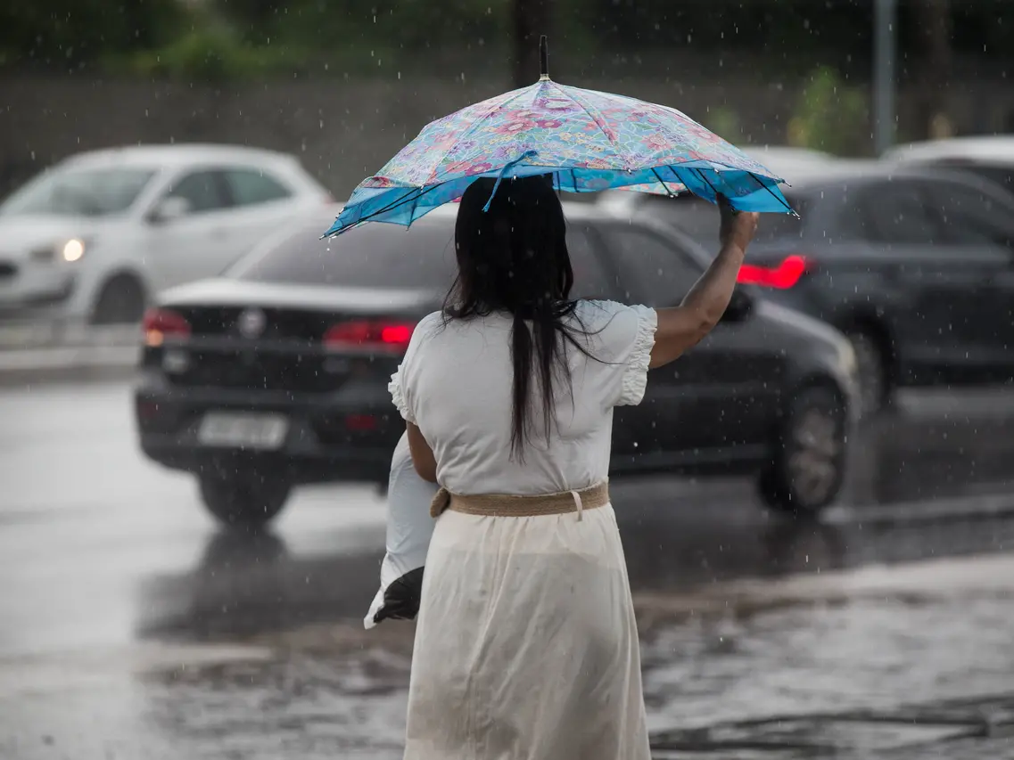 Rua alagada em Fortaleza após a terceira maior chuva de 2026 registrada pela Funceme